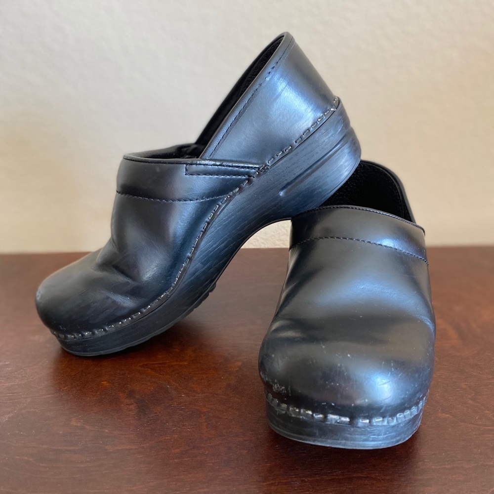 Dansko WIDE Professional Clogs Black, 39/8.5-9 US